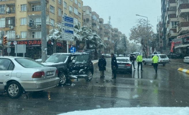 Şanlıurfa’da kar yağışı kazalara neden oldu