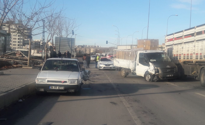 Urfa'da maddi hasarlı kaza!