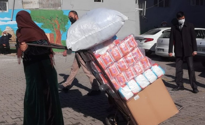 Bebekleri ile hurda toplayan kadınlara yardım eli!