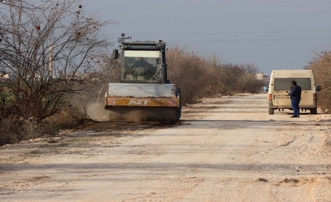 Şanlıurfa kırsalında yol çalışmaları sürüyor
