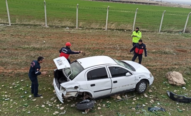 Şanlıurfa'da araç şarampole yuvarlandı! Yaralılar var