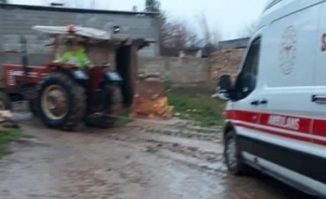 Ceylanpınar’da ambulans çamura saplandı