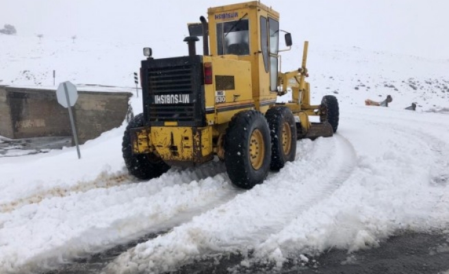 Siverek’te yollar kardan temizleniyor