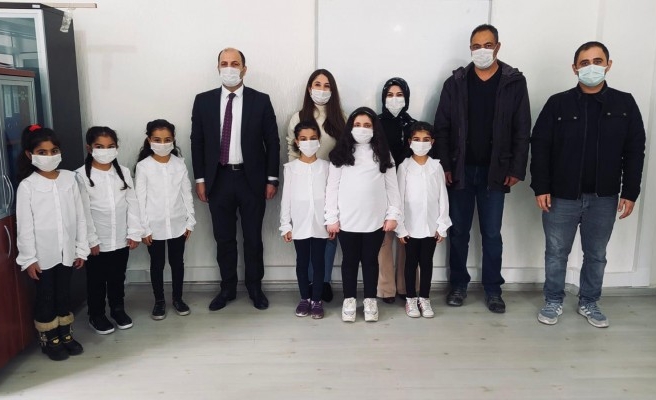 Öğrenciler işaret diliyle Covid-19’a dikkat çekti