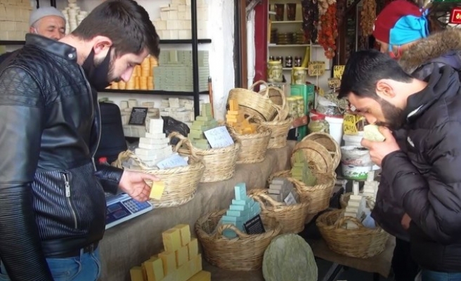 Şanlıurfa’da vatandaşlar doğal sabunlara ilgi gösteriyor