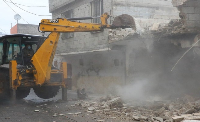 Haliliye’de metruk yapılar yıkılıyor