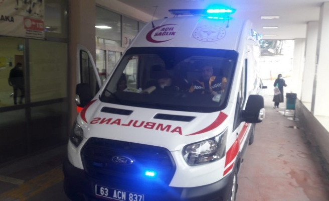 Otomobil motosiklete çarptı