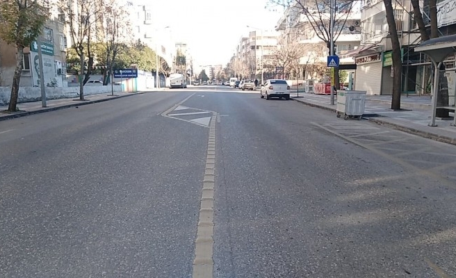 Şanlıurfa’da cadde ve sokaklar boş kaldı
