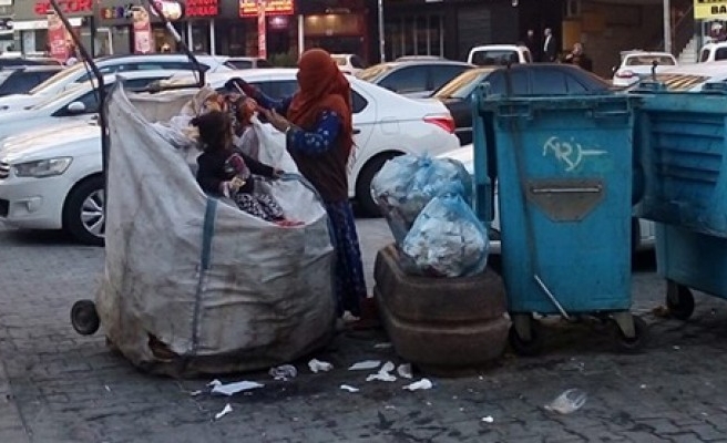 Şanlıurfa Valiliği kâğıt toplayıcı ailelere sahip çıktı (Ek)