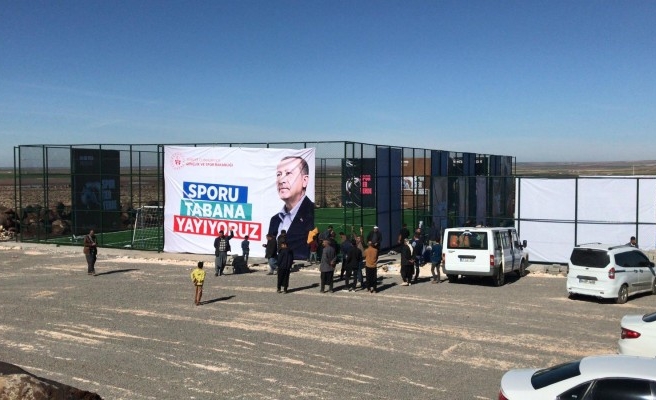 Bakan Kasapoğlu'nun talimatıyla Viranşehir'de halı saha ve tenis kortu yapıldı