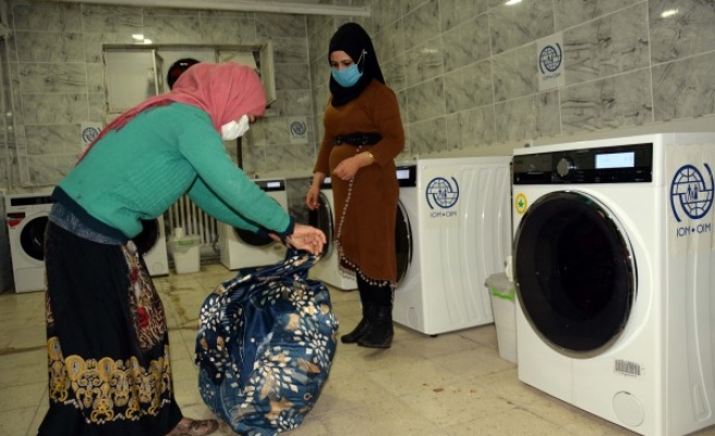 Her ay 350 ihtiyaç sahibi ailenin elbisesi ücretsiz yıkanıyor