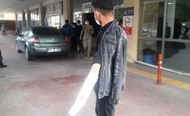 Şanlıurfa’da merdivenlerden düşen şahsın bileği kırıldı