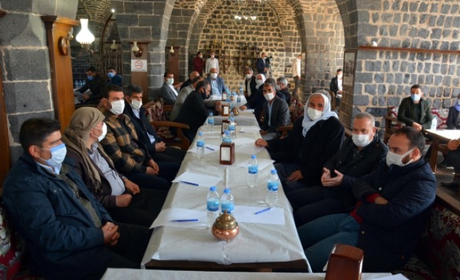 Çakmak muhtarlarla istişare toplantılarını sürdürüyor