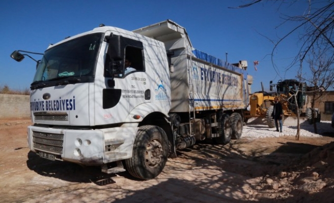 Eyyübiye’nin kırsalında yol yapım çalışmaları sürüyor