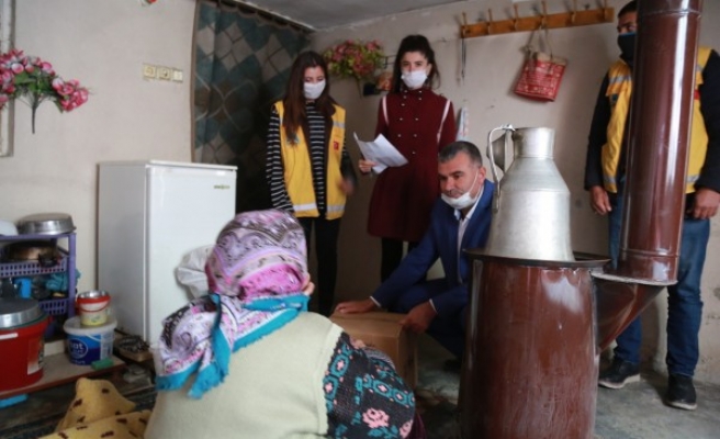 Eyyübiye’de muhtaç ailelere yardımlar sürüyor