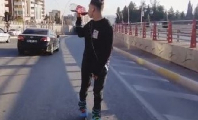 Şanlıurfa patenli gencin tehlikeli yolculuğu