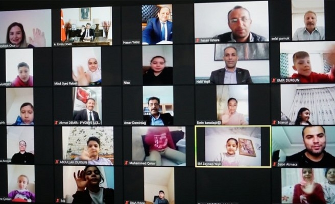 Önen öğrencilerle online olarak buluştu