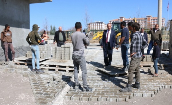 Akçakale’de mahalle yolları yenileniyor