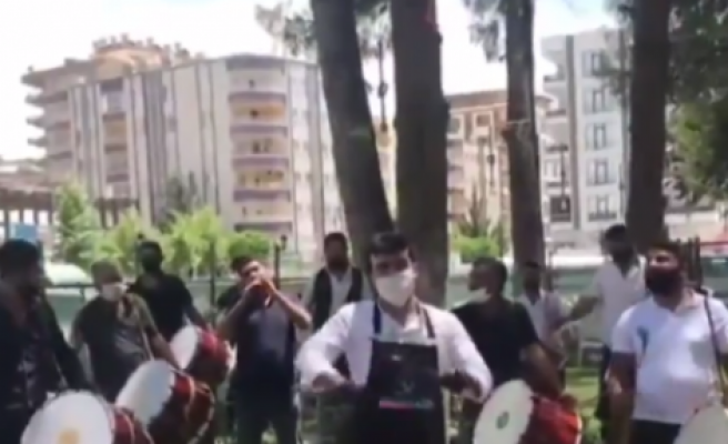 Şanlıurfa'da ciğere davullu zurnalı karşılama