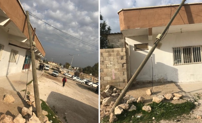 Eyyübiye'de devrilen direk tehlike yaratıyor
