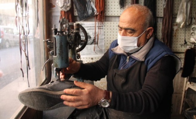 Hayatını küçük bir dükkana sığdırdı