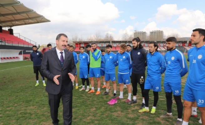 Baydilli’den Karaköprü Belediyespor’a moral ziyareti