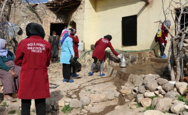 Karaköprü'de yaşlı vatandaşlara evde bakım desteği