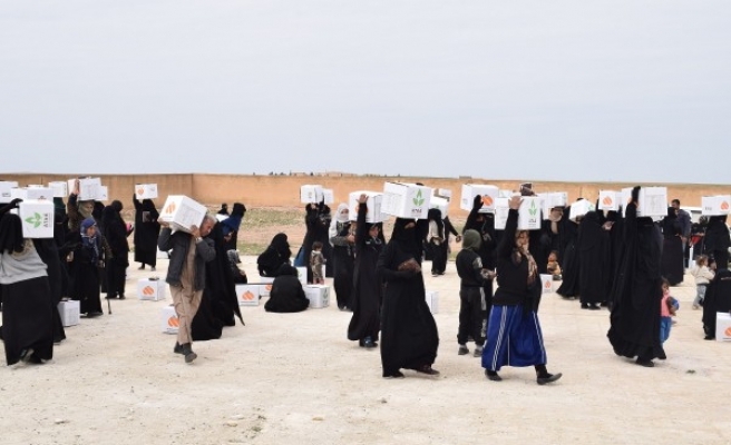 Barış Pınarı'na gönderilen yardımlar dağıtılmaya başlandı