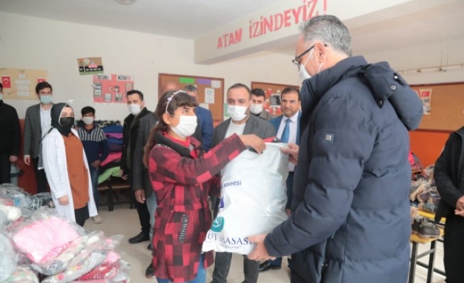 Eyyübiye'de öğrencilere yardım seti dağıtıldı