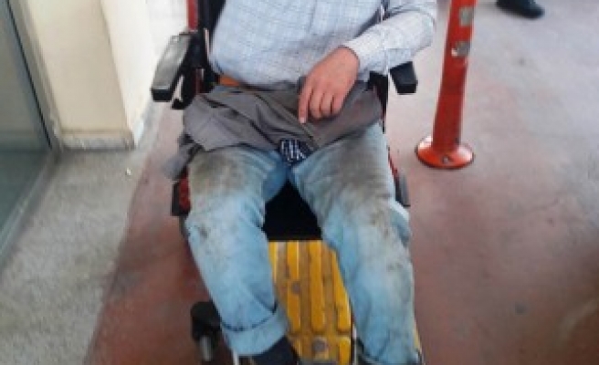 Şanlıurfa'da inşaata çalışan işçinin ayağına demir saplandı