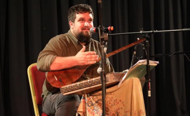 AK Parti Sözcüsü Çelik'ten Urfalı sanatçıya övgü