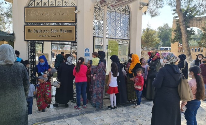 ‘Sabır Makamı’ ziyaretçi akınına uğradı