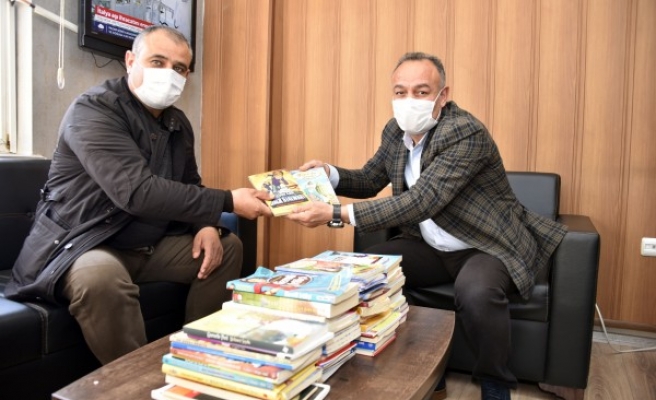 Siverek Belediyesi’nden kütüphaneye kitap desteği