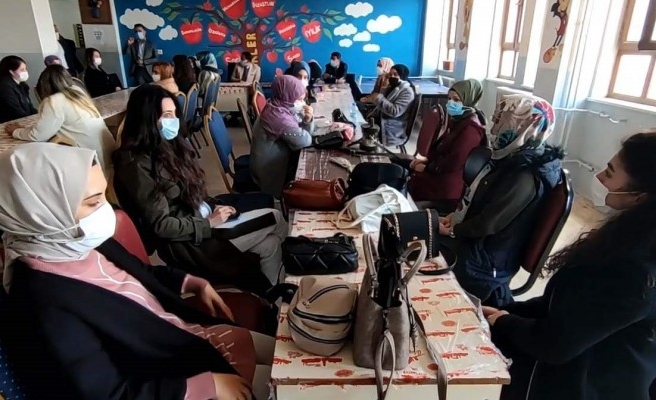 Akçakale'de kadın öğretmenler için program düzenlendi