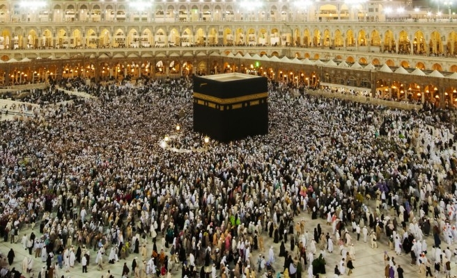 Umre ziyaretleri iptal edildi