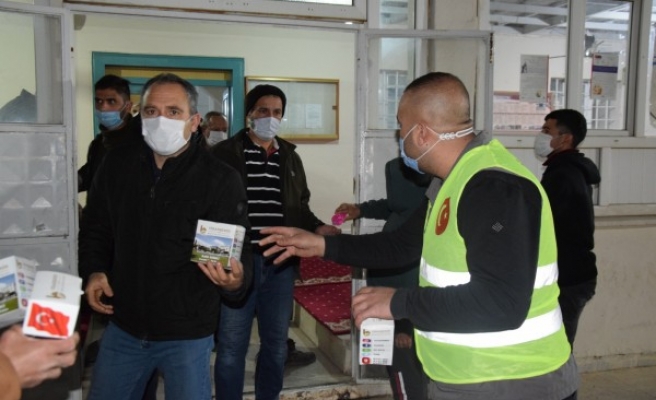 Viranşehir Belediyesi kandil simidi dağıttı