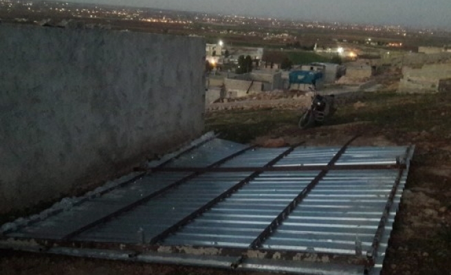 Şanlıurfa'da şiddetli rüzgar hayatı olumsuz etkiledi