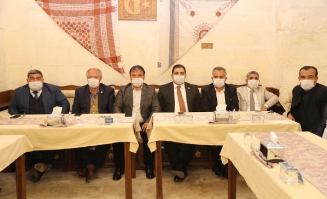 Canpolat, muhtarlarla görüştü