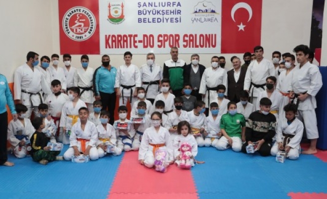 Beyazgül karate yapan gençlerle buluştu