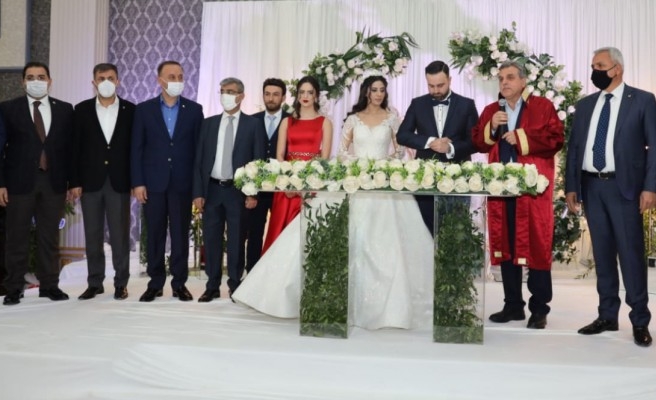 Bakan Yardımcısı Urfalı çiftin kirvesi oldu