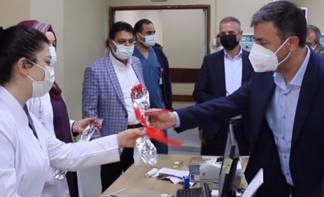 Kırıkçı, sağlık çalışanlarını ziyaret etti