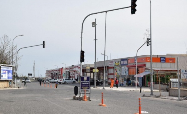 Viranşehir’de kavşaklara sinyalizasyon takıldı