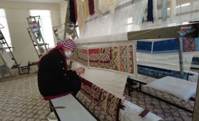 Karaköprülü kadınlar aile geçimine katkı sağlıyor