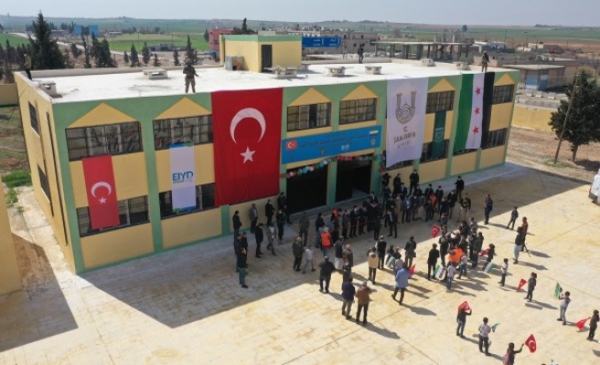 Barış Pınarı’nda tadilatları yapılan okullar törenle açıldı