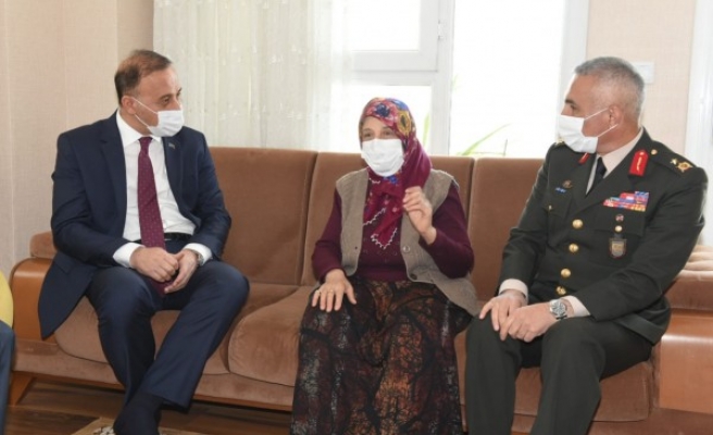 Vali Erin Şehit ailelerin evlerine konuk oldu