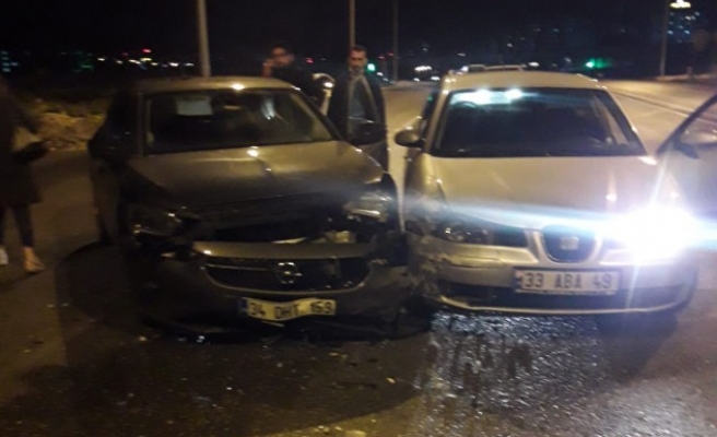 Haliliye’de 2 otomobil çarpıştı: 2 yaralı