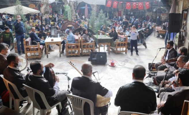 Büyükşehir'den tarihi Gümrükhan'da müzik ziyafeti