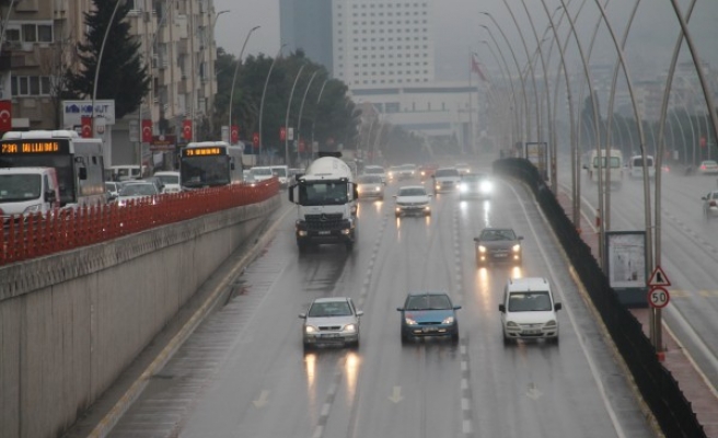 Şanlıurfa'da yağmur gün boyu etkisini sürdürdü