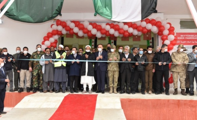 Barış Pınarı'nda okul ve fırın törenle hizmete sunuldu