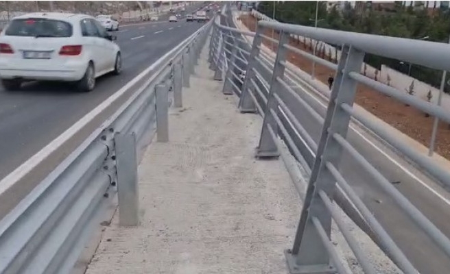 Karaköprü Köprülü Kavşağı’nda yaya geçidi çıkmazı